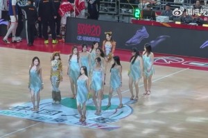 早上好，来看广东男篮啦啦队的表演，唤醒新的一天！